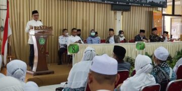 Hadiri Pelepasan Jamaah Haji Bandung Barat, Ace Hasan Pastikan Pelayanan Haji Lebih Baik