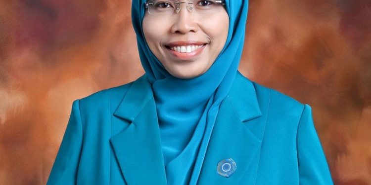 Hj. Siti Muntamah Oded, (Ketua BPKK DPW PKS Jawa Barat)