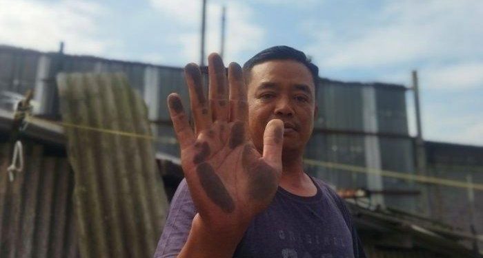 Warga di Bandung Barat Dihujani Abu Batu Bara dari Pabrik Peleburan Logam, Pagi-pagi Terasa Bau