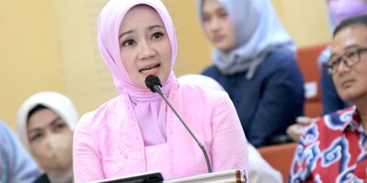 Atalia Raih Gelar Doktor Ilmu Komunikasi dengan Predikat “Cum Laude”