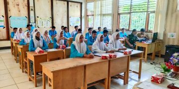 Pelajar SMA 1 Pebayuran Dapatkan Penyuluhan Bertema Sosialisasi Masuk TNI-POLRI