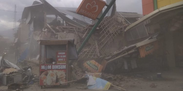 Bencana Cianjur ini 268 orang meninggal dunia– tergolong bencana khas negara berkembang. Yang penduduknya masih belum begitu punya kemampuan disiplin dan keuangan.