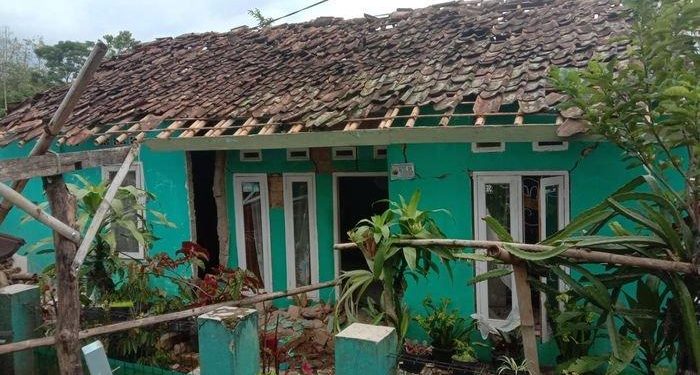 Berkah Salawat, Mak Atin Pasrah Tertimpa Balok dan Dinding Gempa Cianjur, Tiba-tiba Ada Cahaya