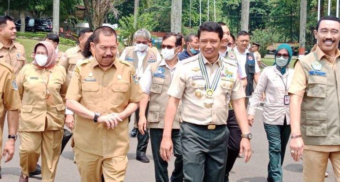 BNPB Instruksikan Penanganan Longsor Jangka Panjang di Cadas Pangeran Sumedang Bisa Tanami Vetiver