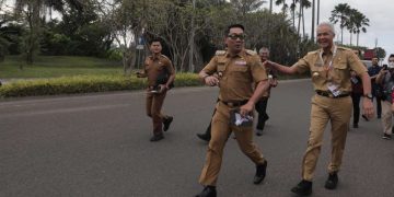 Hindari Macet, Ridwan Kamil Berlari Pakai PDH