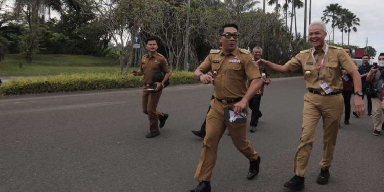 Hindari Macet, Ridwan Kamil Berlari Pakai PDH