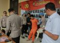 Mencoba Melawan Saat Ditangkap, Kedua Kaki Kadal Dilumpuhkan Petugas