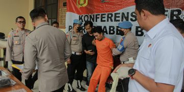 Mencoba Melawan Saat Ditangkap, Kedua Kaki Kadal Dilumpuhkan Petugas