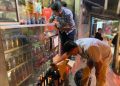 Tim Kujang Polresta Bogor Temukan Ratusan Botol Miras di Warung Kelontong