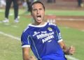 Ezra Walian Persib Bandung Nyaris Cetak Gooool Sudah di Depan Gawang Dijegal Reza Lalu Jatuh