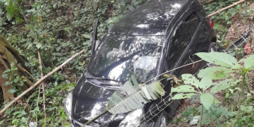 Mobil Terjun ke Jurang Usai Tabrakan dengan Truk di Cianjur