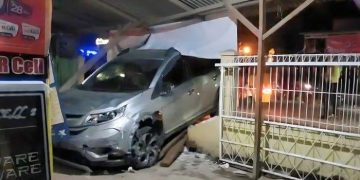 Tadi Malam Mobil Tabrak Pagar Pembatas Kios di Baleendah Bandung Sopir Mabuk Sempat Diamuk Warga