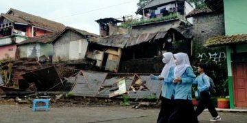 TPT Sekolah di Bandung Barat Longsor Satu Rumah Rusak dan Seorang Warga Terluka