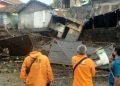 Emak-emak di Bandung Barat Nyaris Terbawa Longsor Hingga Tubuh Menggantung di Tebing