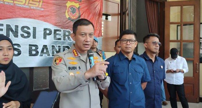 Bule Australia yang Ludahi Wajah Imam Masjid di Bandung Terancam 1 Tahun 2 Bulan Penjara