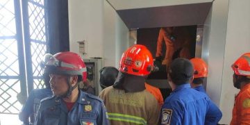Dramatis 6 Orang Terjebak dalam Lift Stasiun Cimekar Bandung Selama 40 Menit Ibu Hamil Selamat