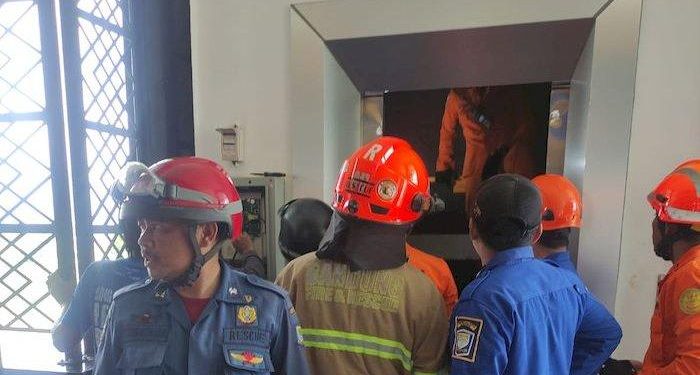 Dramatis 6 Orang Terjebak dalam Lift Stasiun Cimekar Bandung Selama 40 Menit Ibu Hamil Selamat