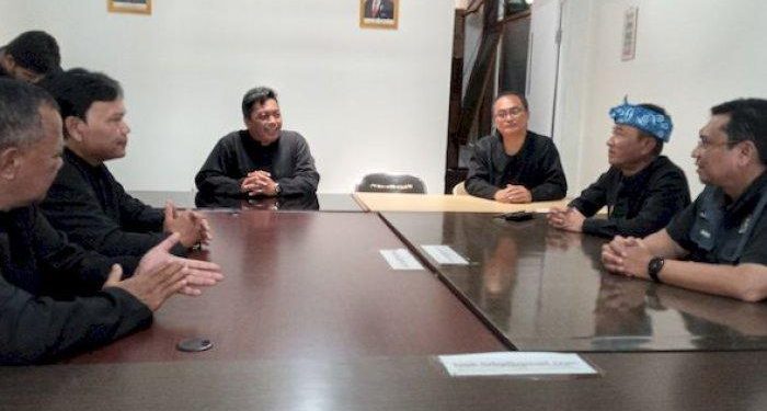 Ketua DPRD Kota Bandung Tinjau Posko Pengaduan THR, Paling Lambat H -7 Lebaran THR Harus Cair