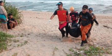 Seorang Wisatawan Tenggelam di Pantai Santolo Garut Ditemukan Satu Masih Dalam Pencarian