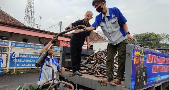 1.956 knalpot diarak keliling Bandung sebagai sosialisasi