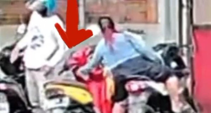 Aksi Nekat Pasangan Bermotor Curi Ponsel di Apotek Tasikmalaya