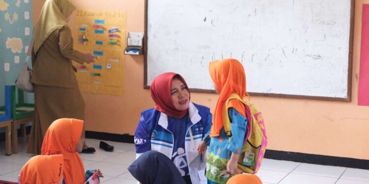 Bunda PAUD Kabupaten Garut Ajarkan Anak-Anak Bergembira dalam Belajar
