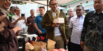 Sandiaga Uno Berikan Bantuan DPUP Bagi 5 Desa Wisata di Jawa Barat