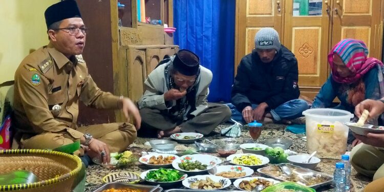 GIAT BUNGA DESA, BUPATI KUNJUNGI RUMAH WARGA