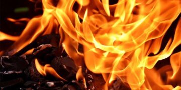 Kebakaran Terjadi di Kawasan Braga Bandung yang Sebelumnya Diterjang Banjir, Tujuh Rumah Dilalap Api