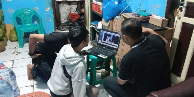 Terekam Kamera CCTV Aksi Perempuan Gondol Uang Rp 60 Juta di Soreang