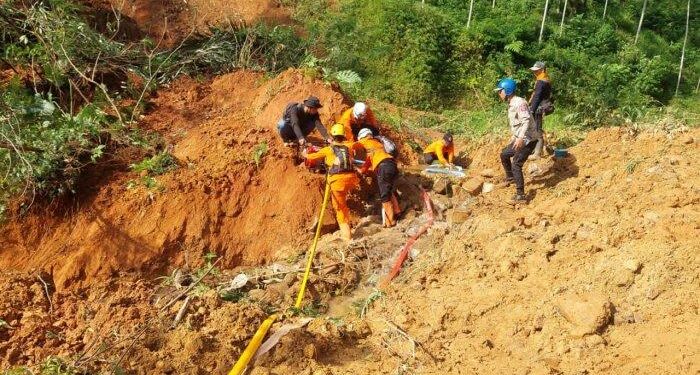 Jabar Quick Response Bantu Pencarian Korban Longsor Banjarwangi Garut 1 Korban Belum Ditemukan