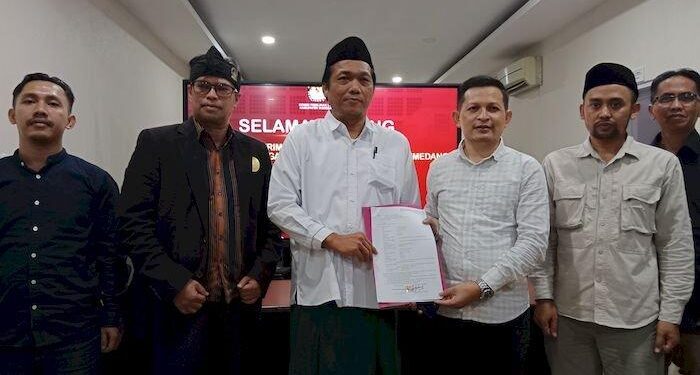 Pasangan Hendrik-Lucky Serahkan 77 Ribu Dukungan KPU Sumedang