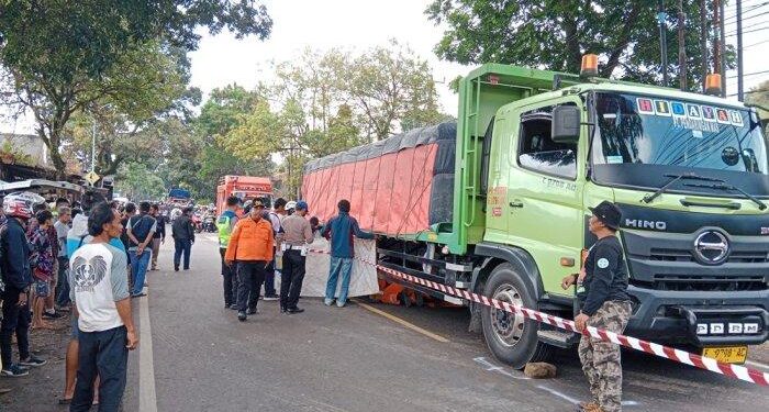 Kronologi Bu Guru Bandung Masuk Kolong Truk dan Tewas Terlindas di Sumedang, Senggolan saat Nyalip