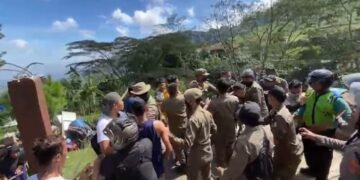 Penertiban PKL di Puncak Kembali Ricuh, Pedagang Saling Pukul dengan Petugas