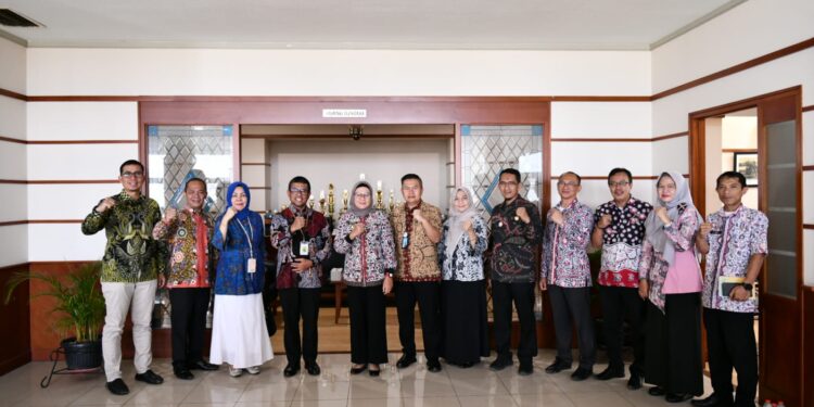 Tingkatkan Sinergitas Penerimaan Pajak Daerah, Bupati Nina Gandeng DJP II Jawa Barat