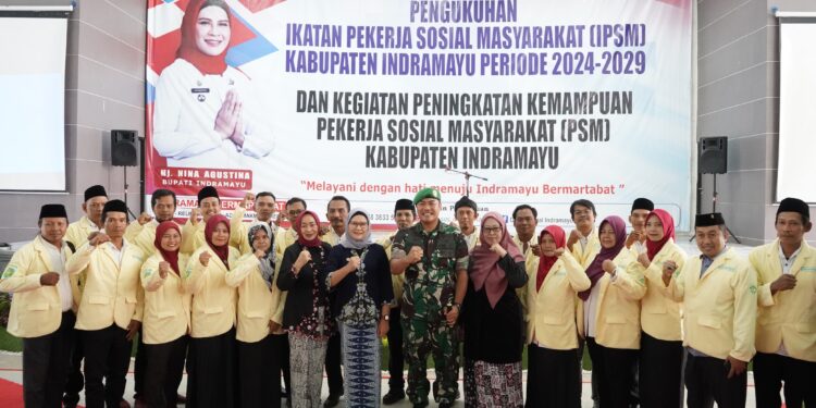 Kukuhkan Pekerja Sosial Masyarakat, Bupati Nina Agustina: Hapuskan Kemiskinan Ekstrem di Indramayu!