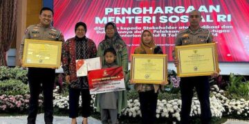 Ibu Murid SD yang Mengirim Surat Kepada Polisi Mengaku Seperti Mimpi Hadiri Undangan Menteri Sosial