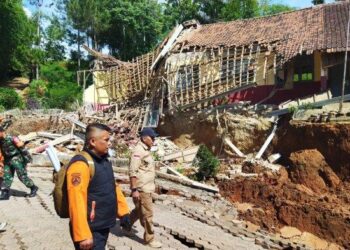 Sulitnya Relokasi SD Terdampak Longsor di Bandung Barat, Puluhan Siswa Ikut MPLS di Lapangan