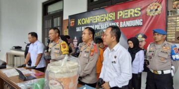 Bayi yang Ditemukan di Ember Cat di Panyileukan Bandung Ternyata Dibunuh Orangtua Angkat