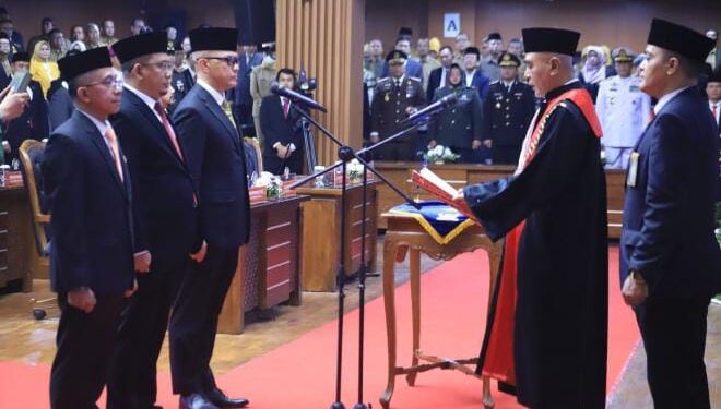 DPRD Kota Bandung Menggelar Rapat Paripurna Terkait Pengucapan Sumpah Janji Pimpinan DPRD Kota Bandung Masa Jabatan Tahun 2024-2029