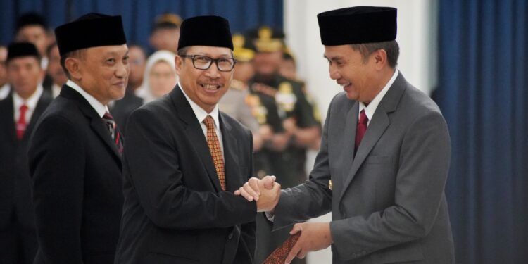 Dedy Taufik Kurohman Di Kukuhkan Pejabat Gubernur Jabar, Jadi Pjs Bupati Indramayu