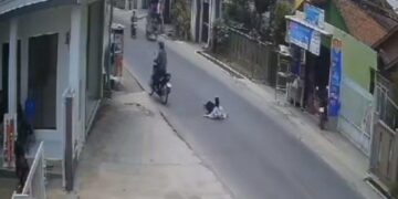 Detik-detik Pelajar Jadi Korban Tabrak Lari Pemotor di Cipatik Terpental Beberapa Meter