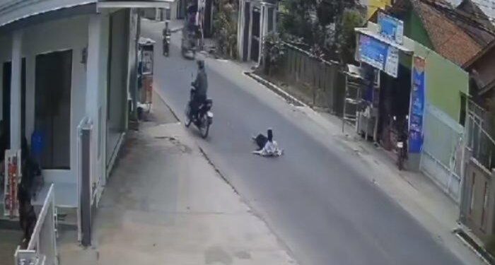 Detik-detik Pelajar Jadi Korban Tabrak Lari Pemotor di Cipatik Terpental Beberapa Meter