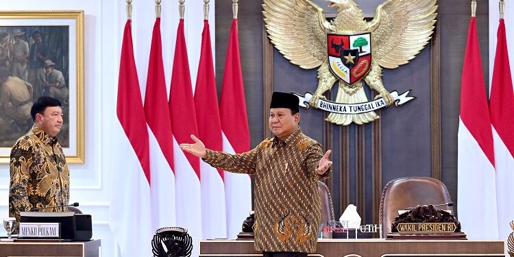 Presiden Prabowo Tekankan Kerja Sama Tim dan Efisiensi dalam Sidang Kabinet Paripurna Perdana