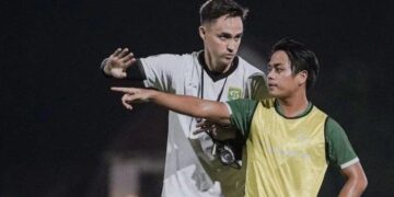 Persib Bandung vs Persebaya Paul Munster Risau Kepala Malik Risaldi Diperban Saat Perkuat Timnas