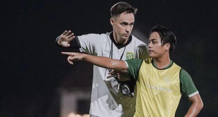 Persib Bandung vs Persebaya Paul Munster Risau Kepala Malik Risaldi Diperban Saat Perkuat Timnas
