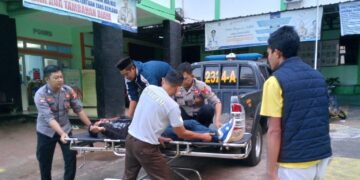 Polsek Cisompet Evakuasi Korban Laka Lantas di Jalan Pameungpeuk Garut