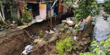 Update Longsor Kirmir di Kota Bandung, 16 KK Sudah Dievakuasi dan Diungsikan ke Tempat Aman