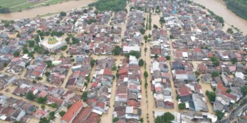 Tri Adhianto Menyampaikan Bekasi Lumpuh akibat Banjir, Semua Aktivitas Tidak Berjalan secara Normal