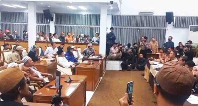 Ormas Sweeping Rumah Makan yang Buka Siang Bolong saat Puasa di Garut Berujung Audiensi di DPRD